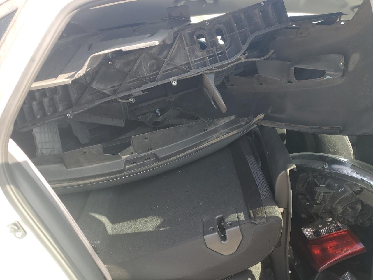 2016 Hyundai Elantra - Image 10