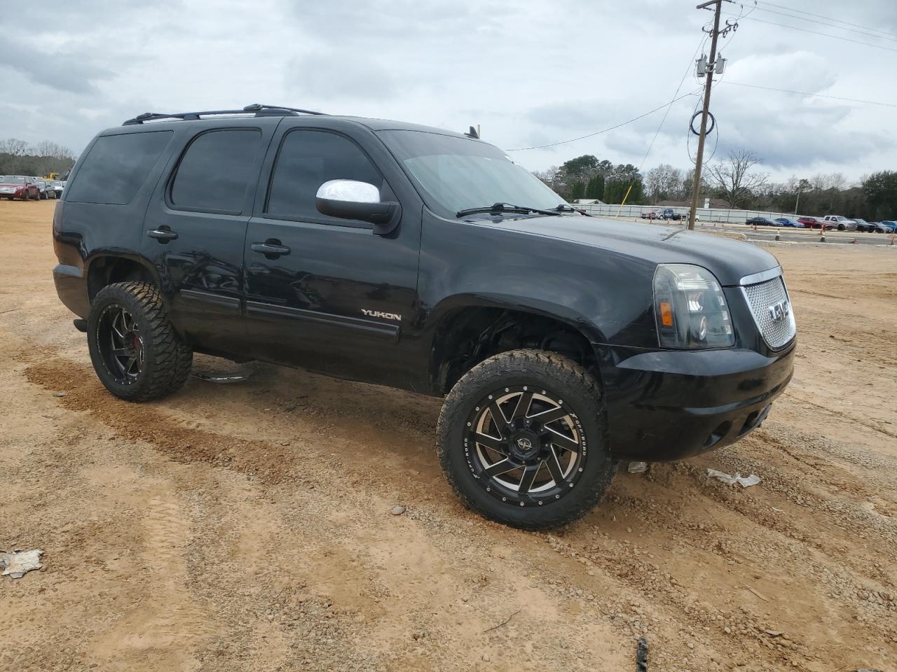2010 GMC Yukon - Image 4