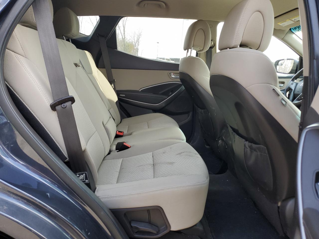 2017 Hyundai Santa Fe - Image 11