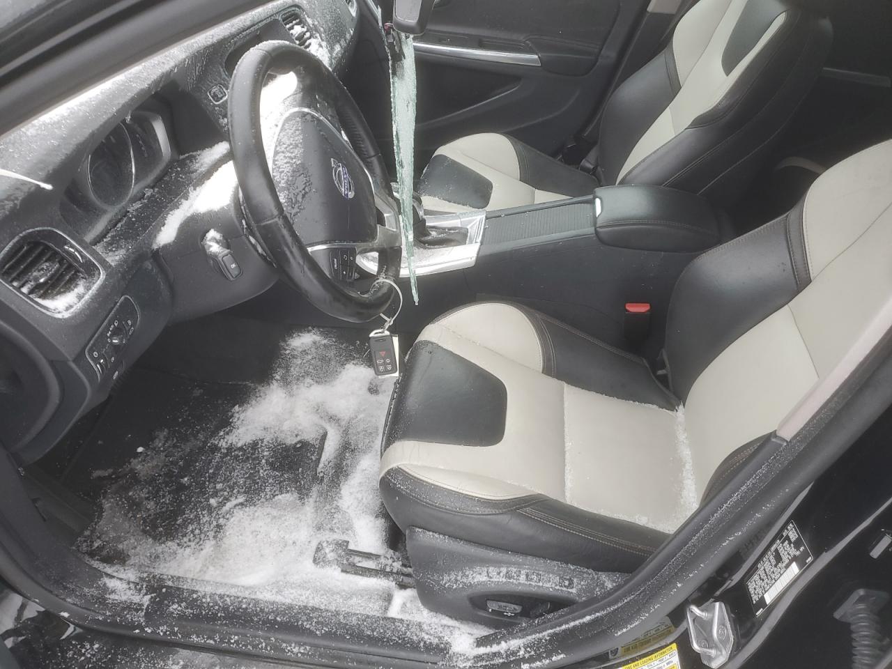 2017 Volvo V60 - Image 7
