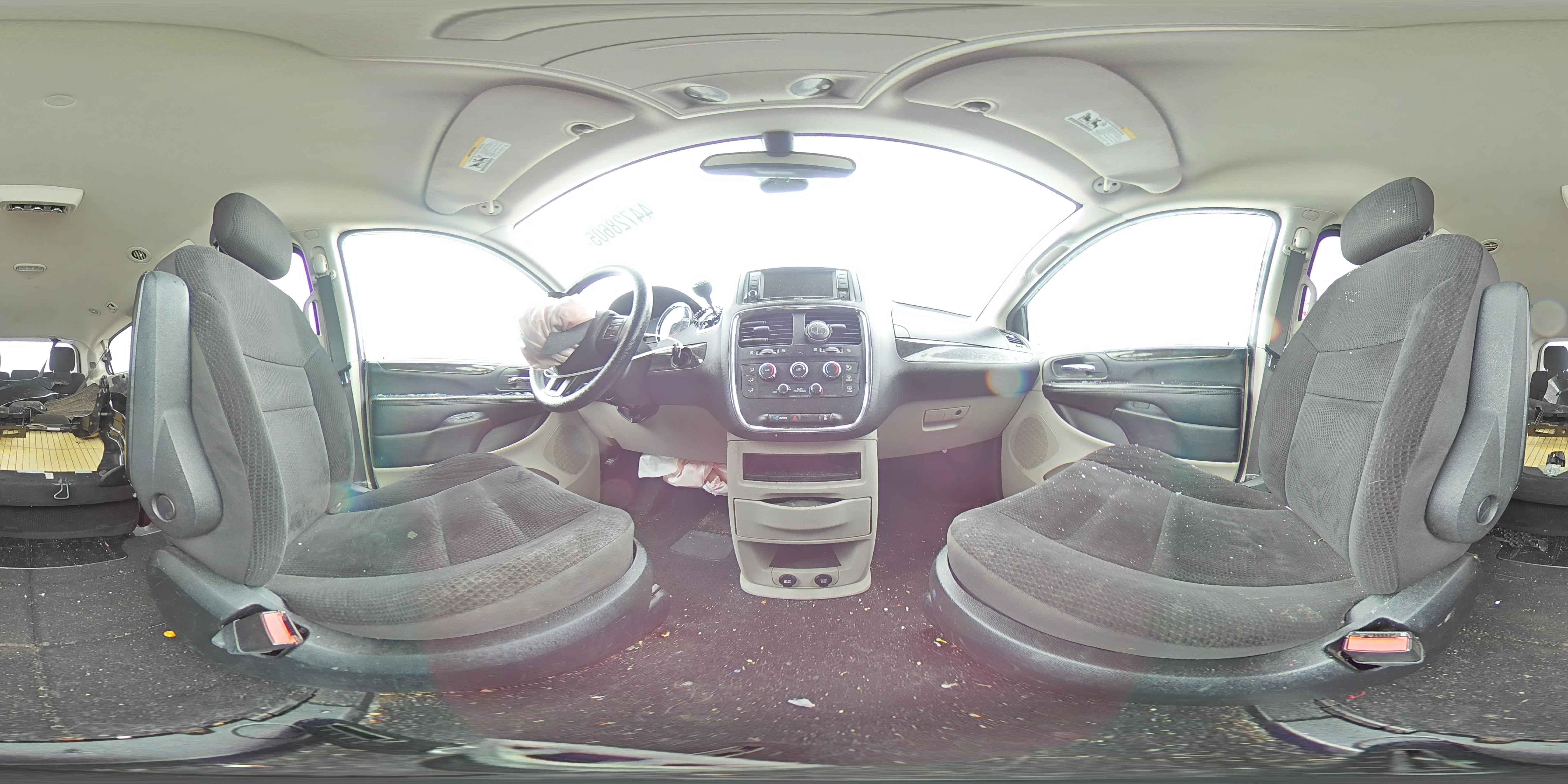 2019 Dodge Caravan - Image 13
