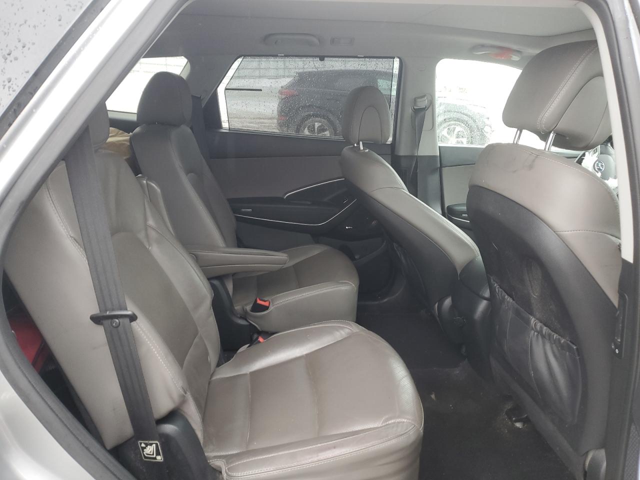2015 Hyundai Santa Fe - Image 11