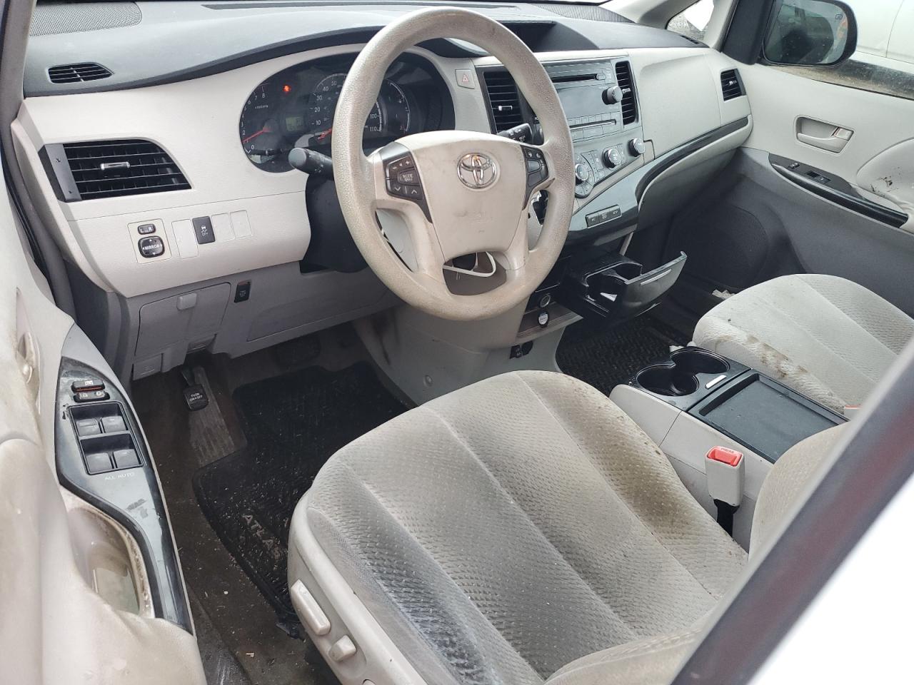 2011 Toyota Sienna - Image 8