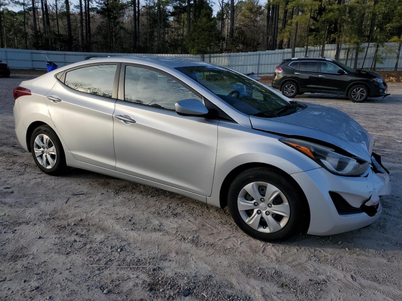 2016 Hyundai Elantra - Image 4