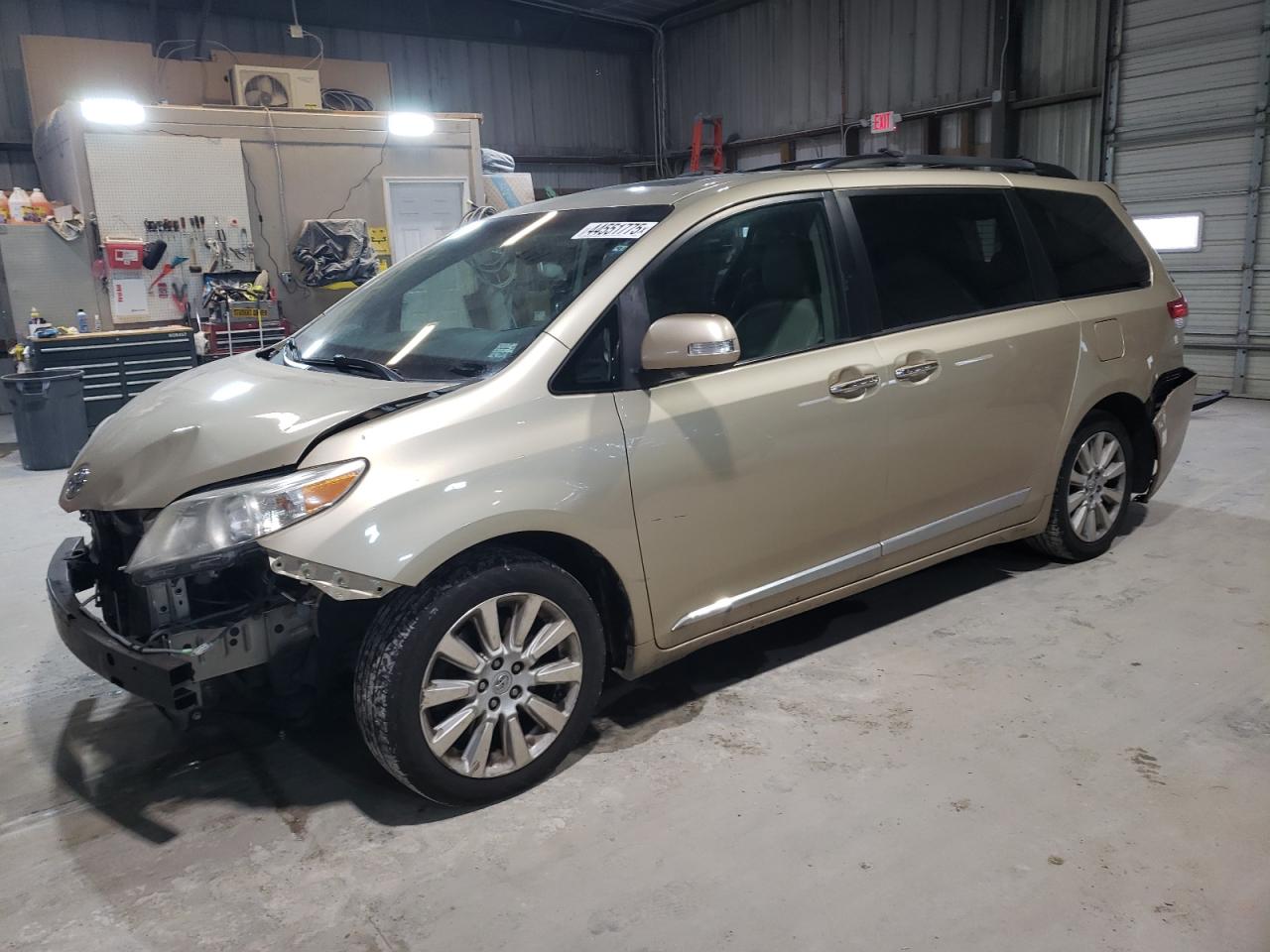 2013 Toyota Sienna - Image 1