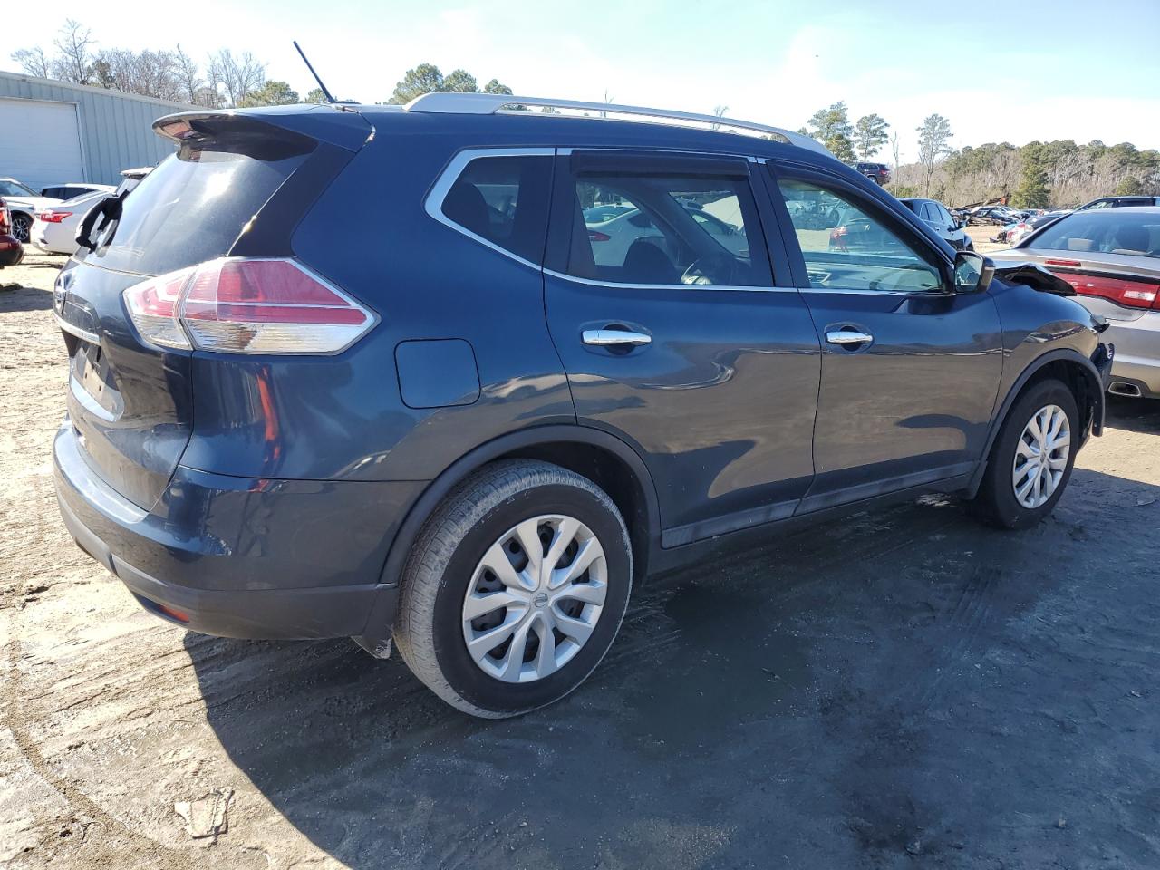 2016 Nissan Rogue - Image 3