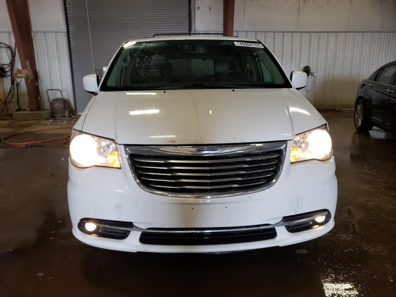 2015 Chrysler Town & Country - Image 5