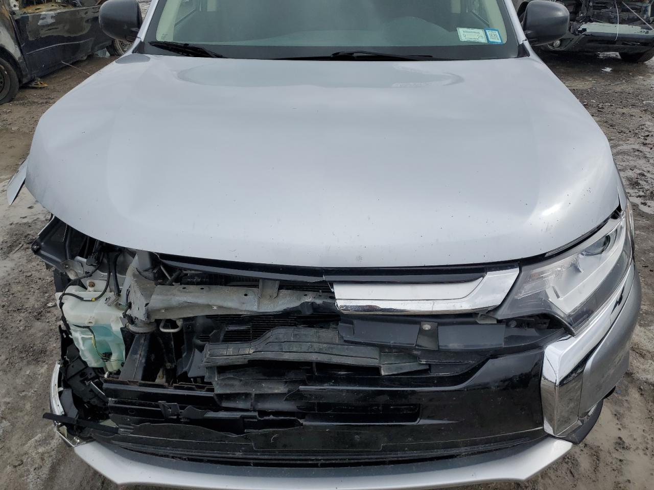 2017 Mitsubishi Outlander - Image 12
