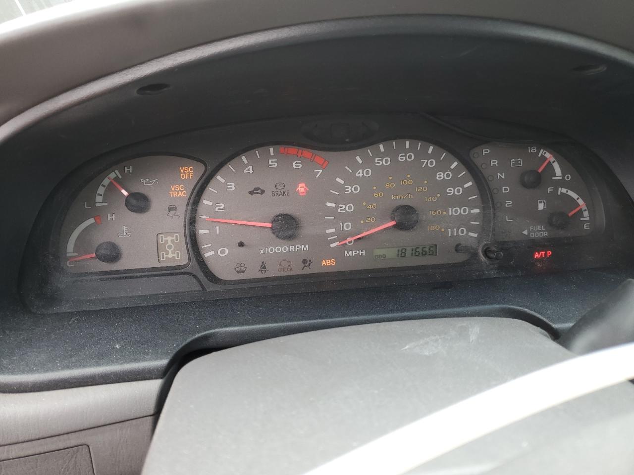 2004 Toyota Sequoia - Image 9