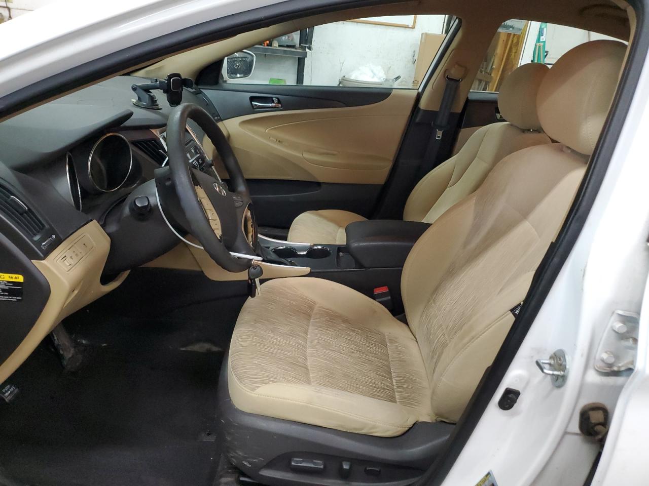 2012 Hyundai Sonata - Image 7