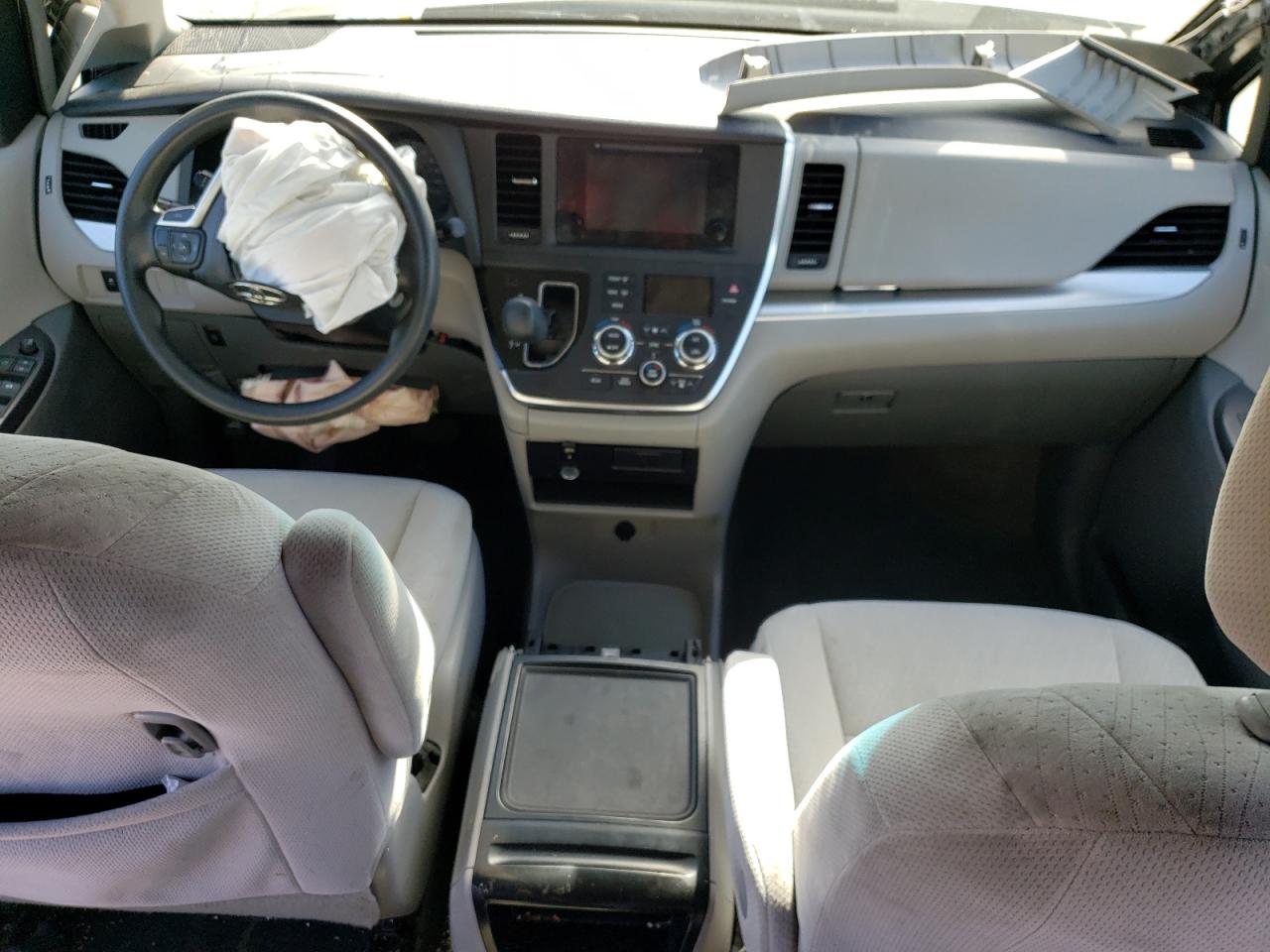 2015 Toyota Sienna - Image 8