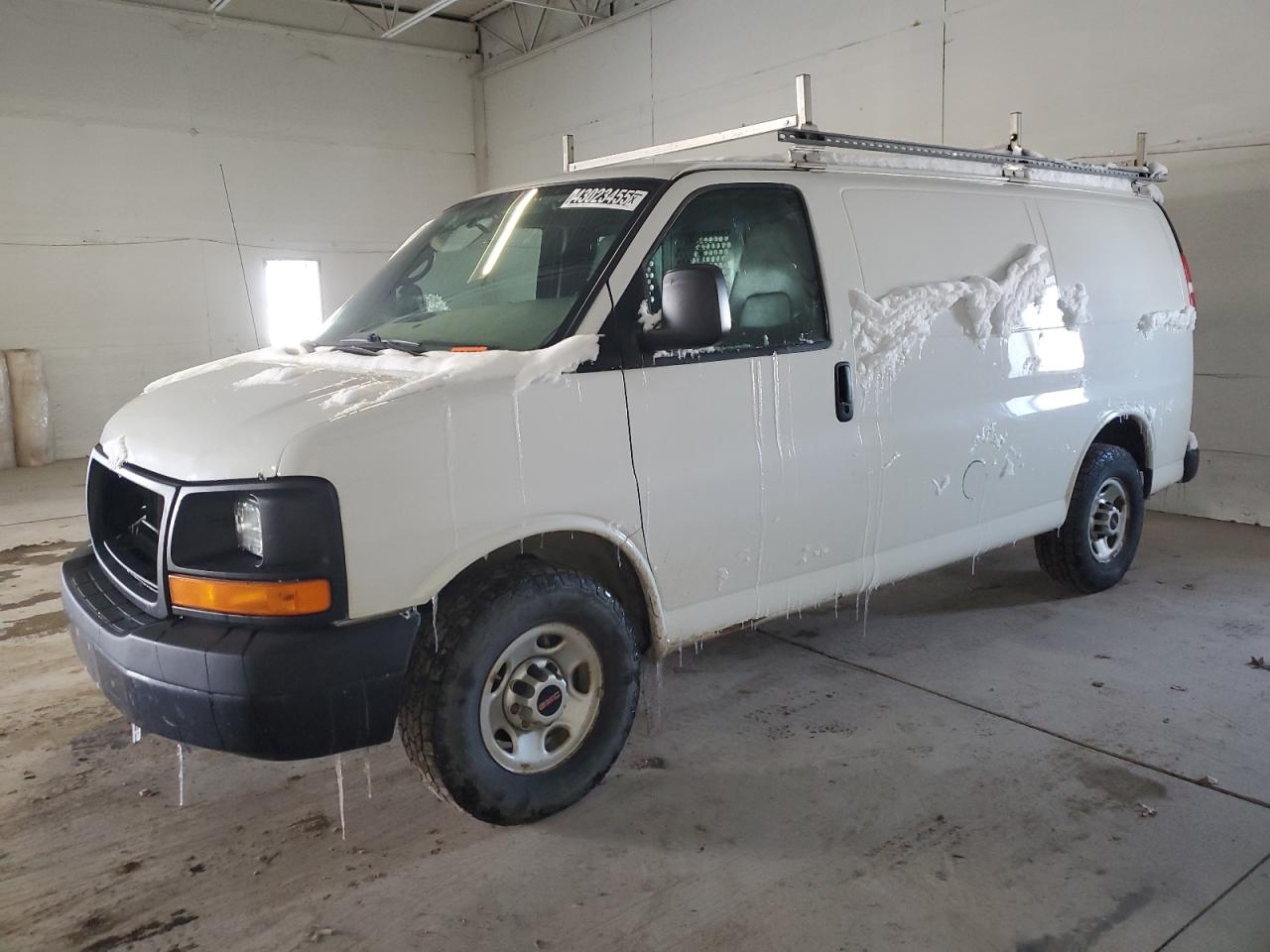 2015 GMC Savana - Image 1