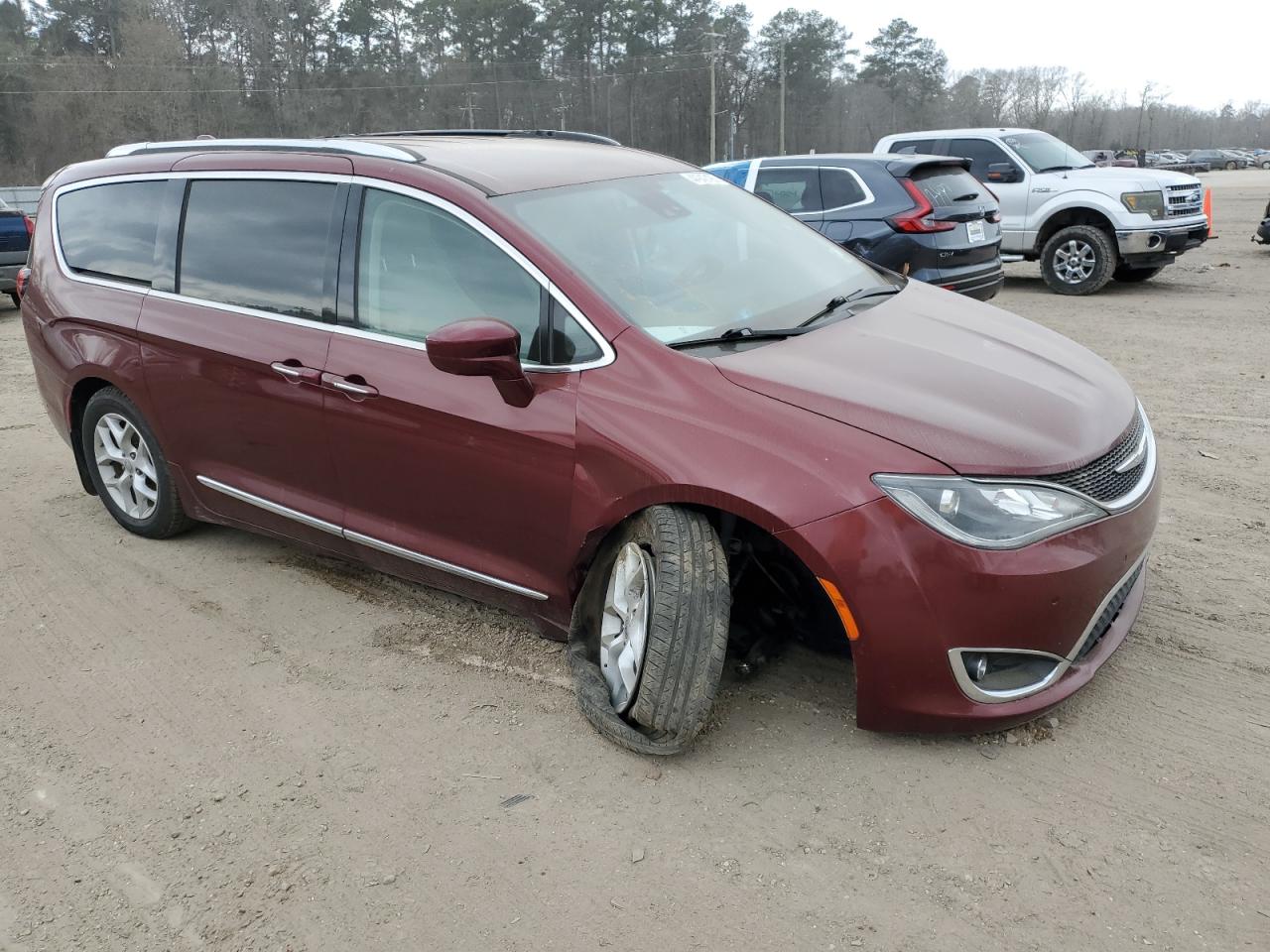 2017 Chrysler Pacifica - Image 4