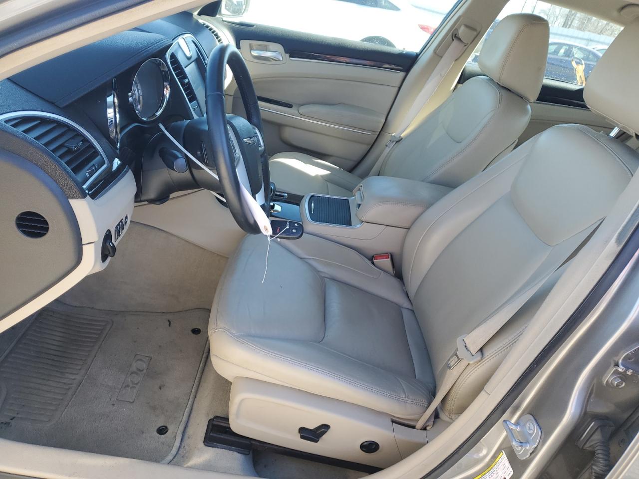 2014 Chrysler 300 - Image 7