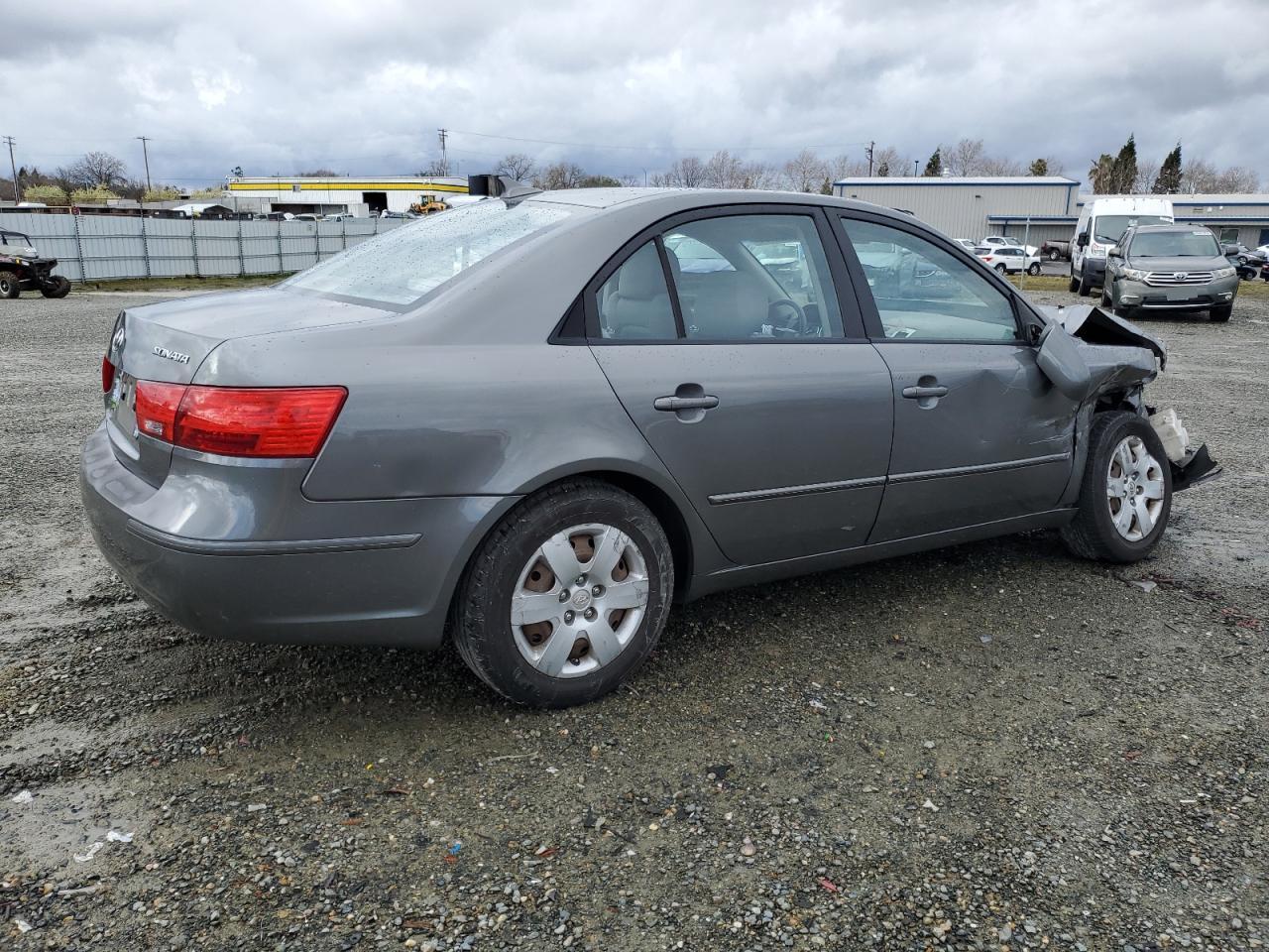 2010 Hyundai Sonata - Image 3