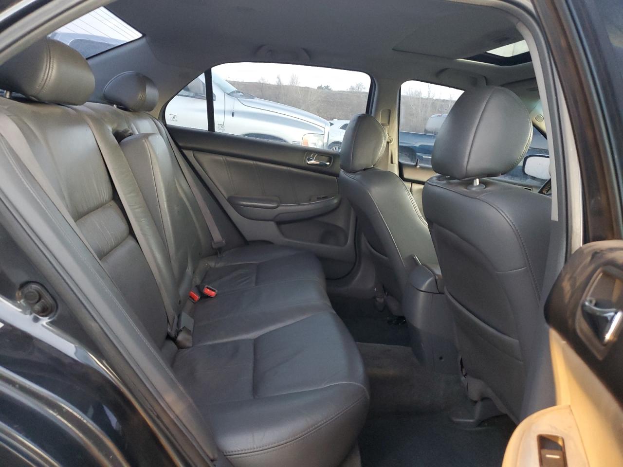 2004 Honda Accord - Image 10