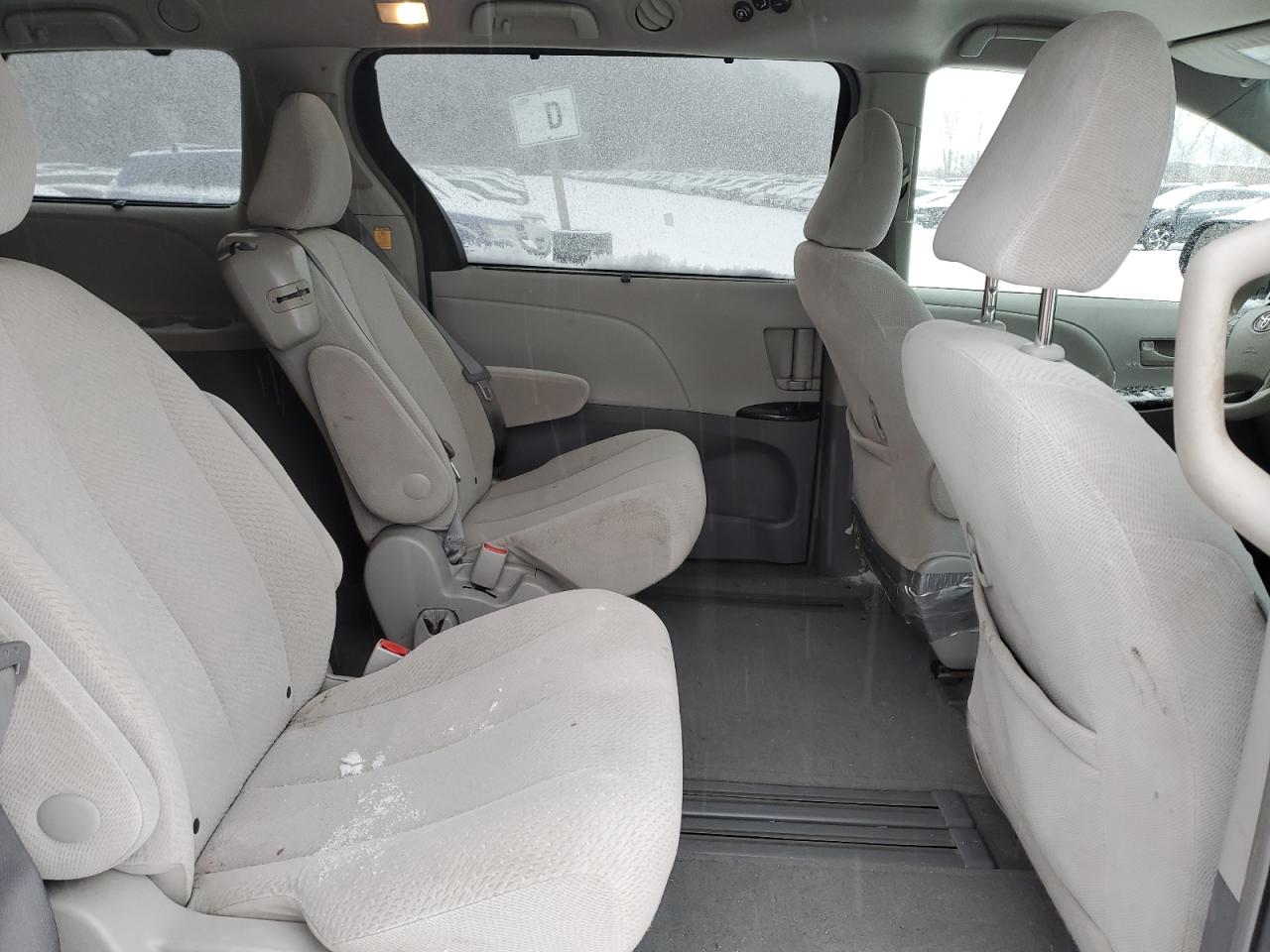 2012 Toyota Sienna - Image 11