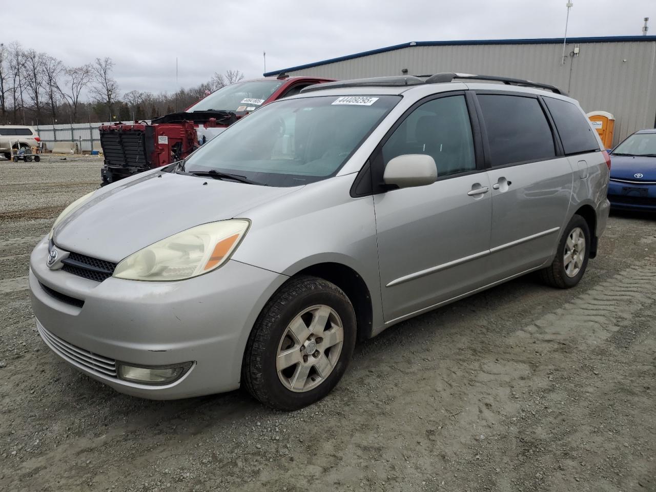 2004 Toyota Sienna - Image 1