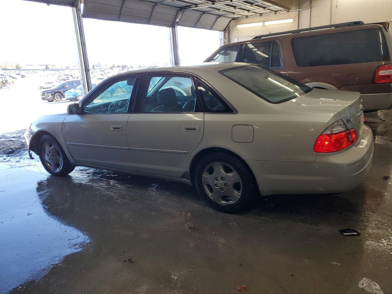 2003 Toyota Avalon - Image 2