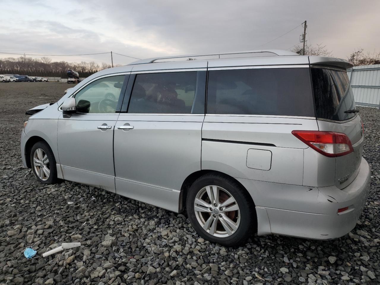 2013 Nissan Quest - Image 2