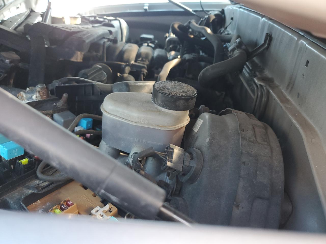 2005 Toyota Sequoia - Image 12