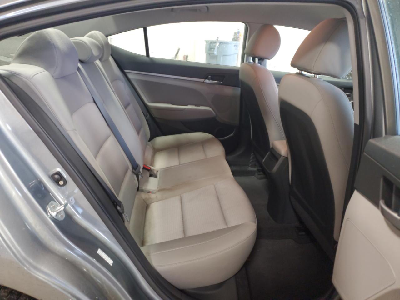 2017 Hyundai Elantra - Image 10