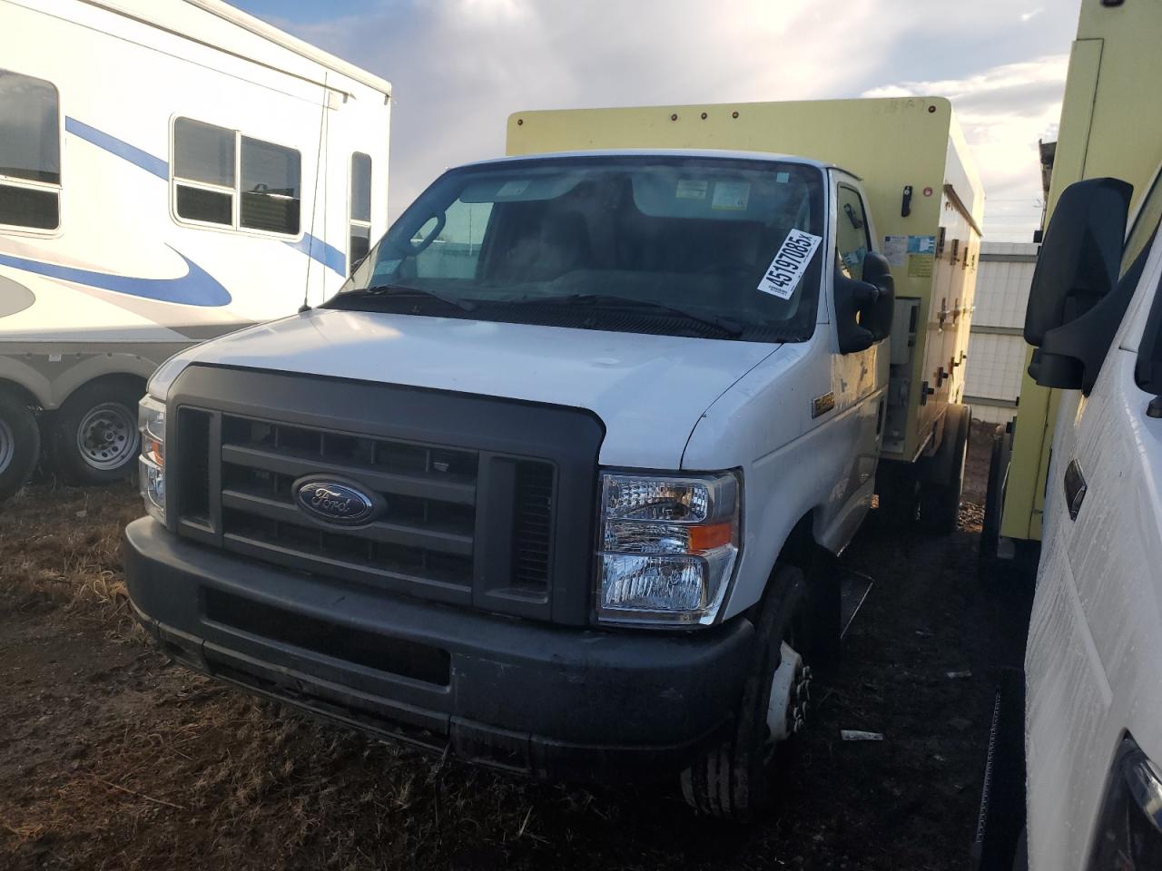 2018 Ford Econoline E450 Super Duty Cutaway Van for Sale in Elgin, IL - Minor Dent/Scratches