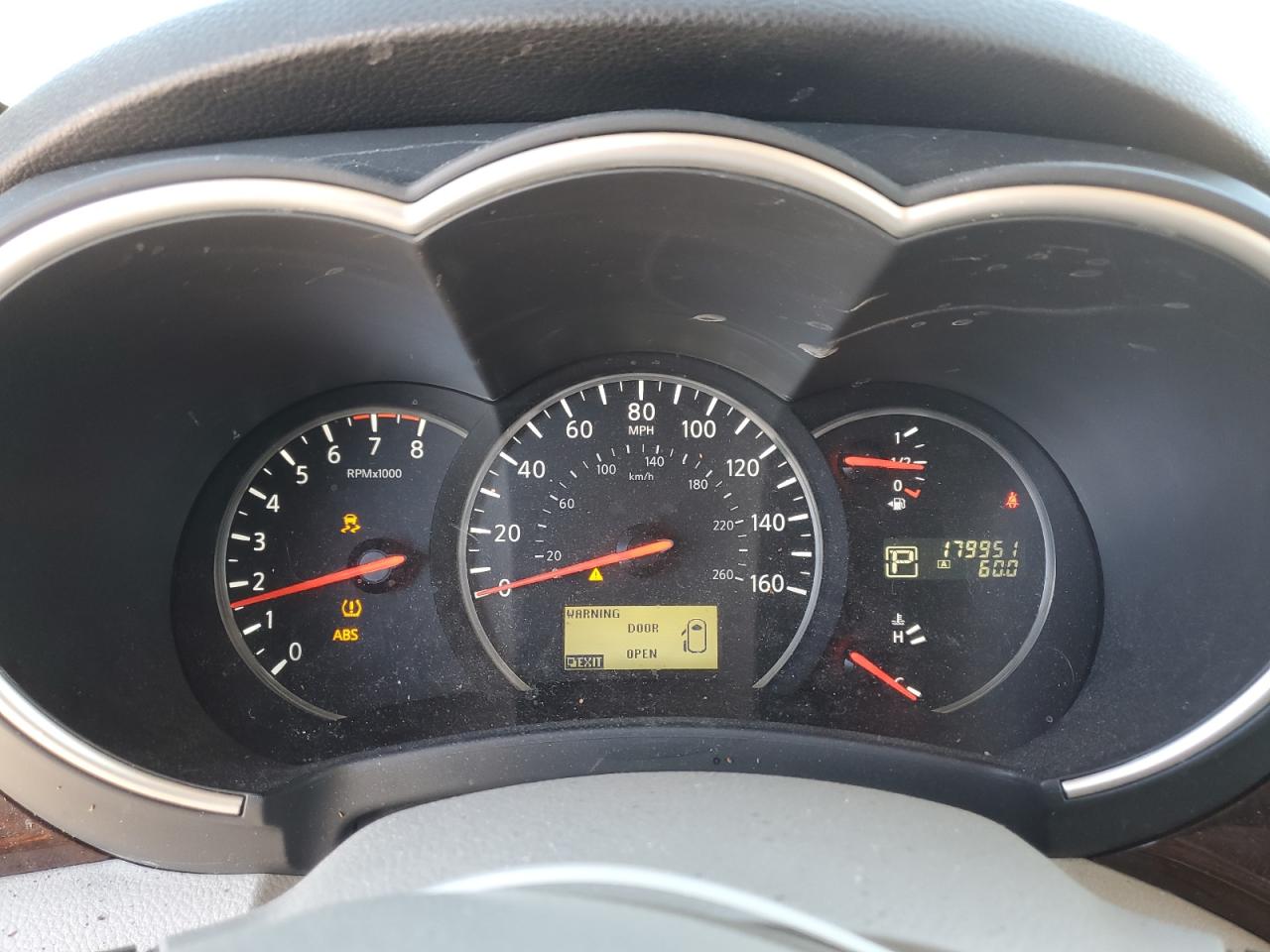 2014 Nissan Quest - Image 9