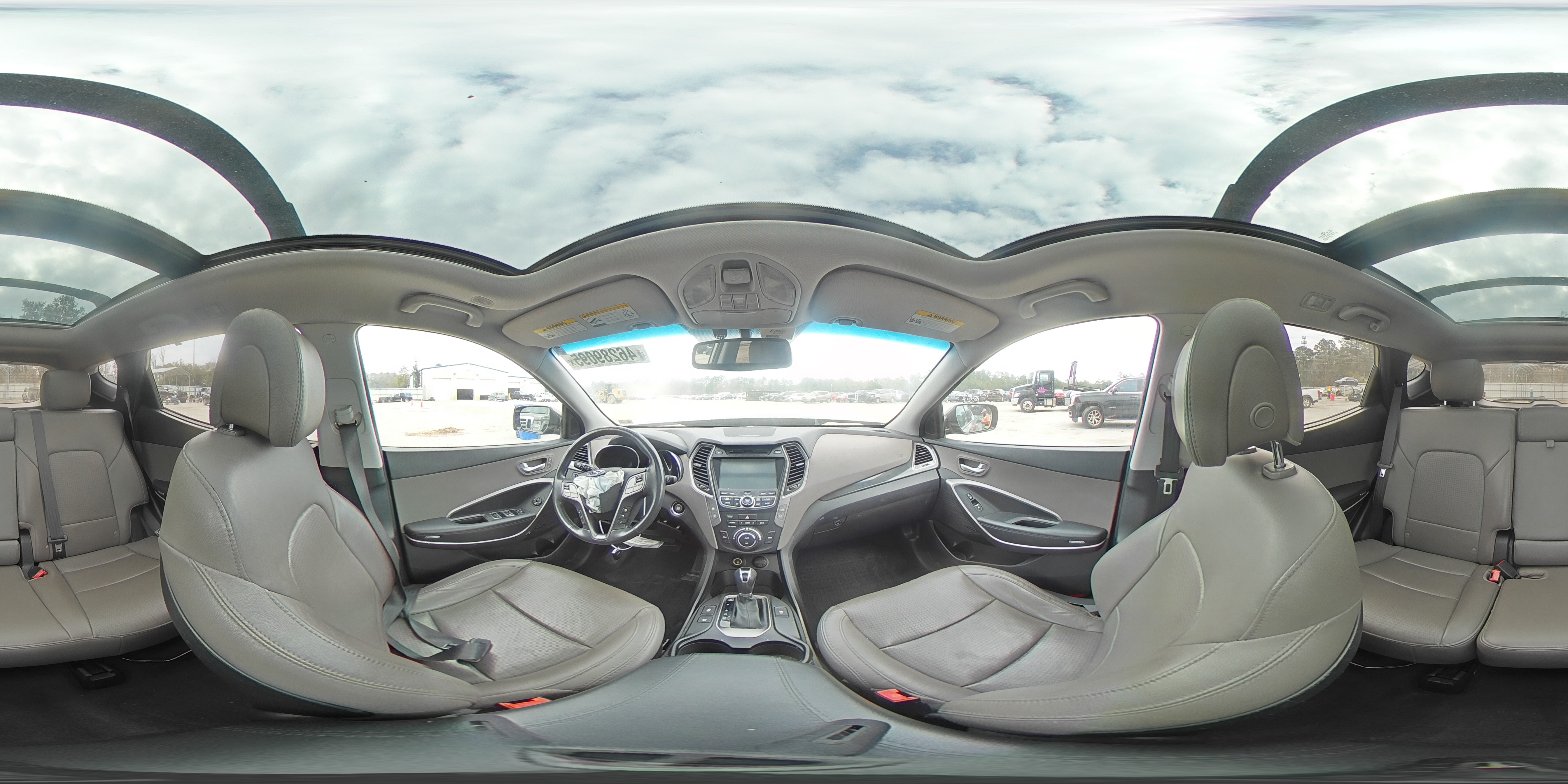 2015 Hyundai Santa Fe - Image 13