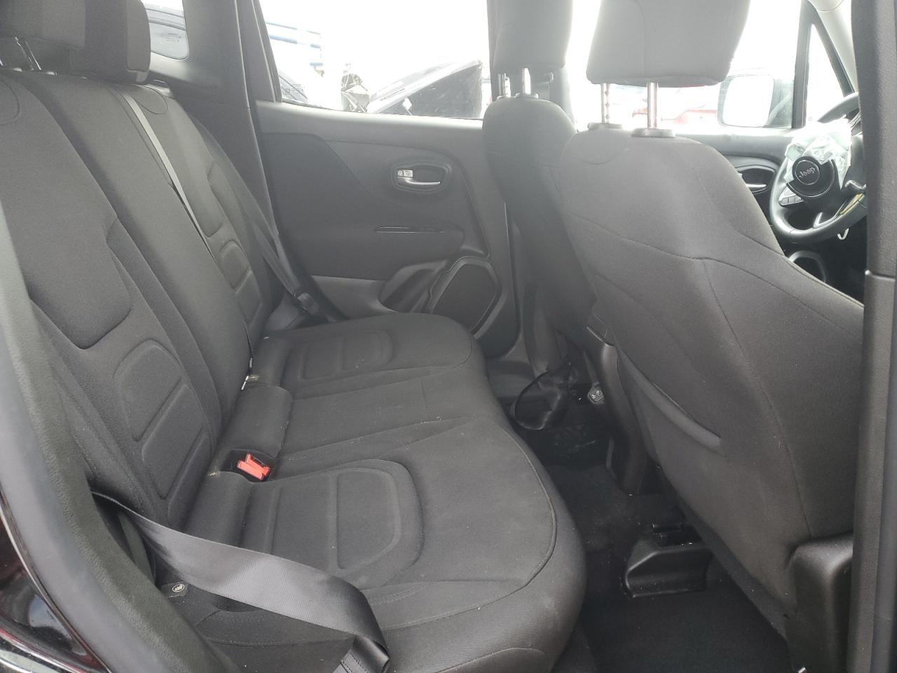 2020 Jeep Renegade - Image 11