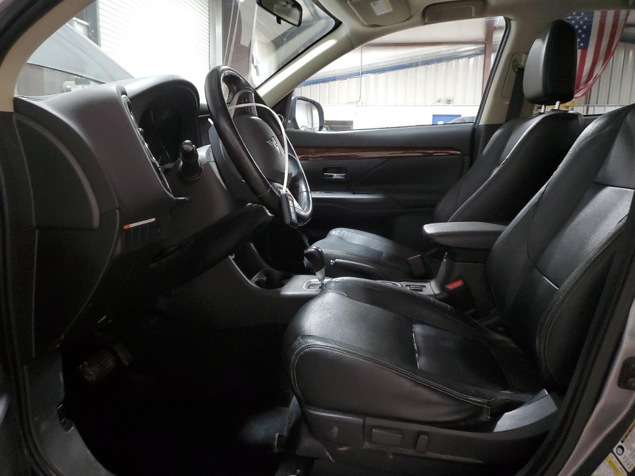 2014 Mitsubishi Outlander - Image 7
