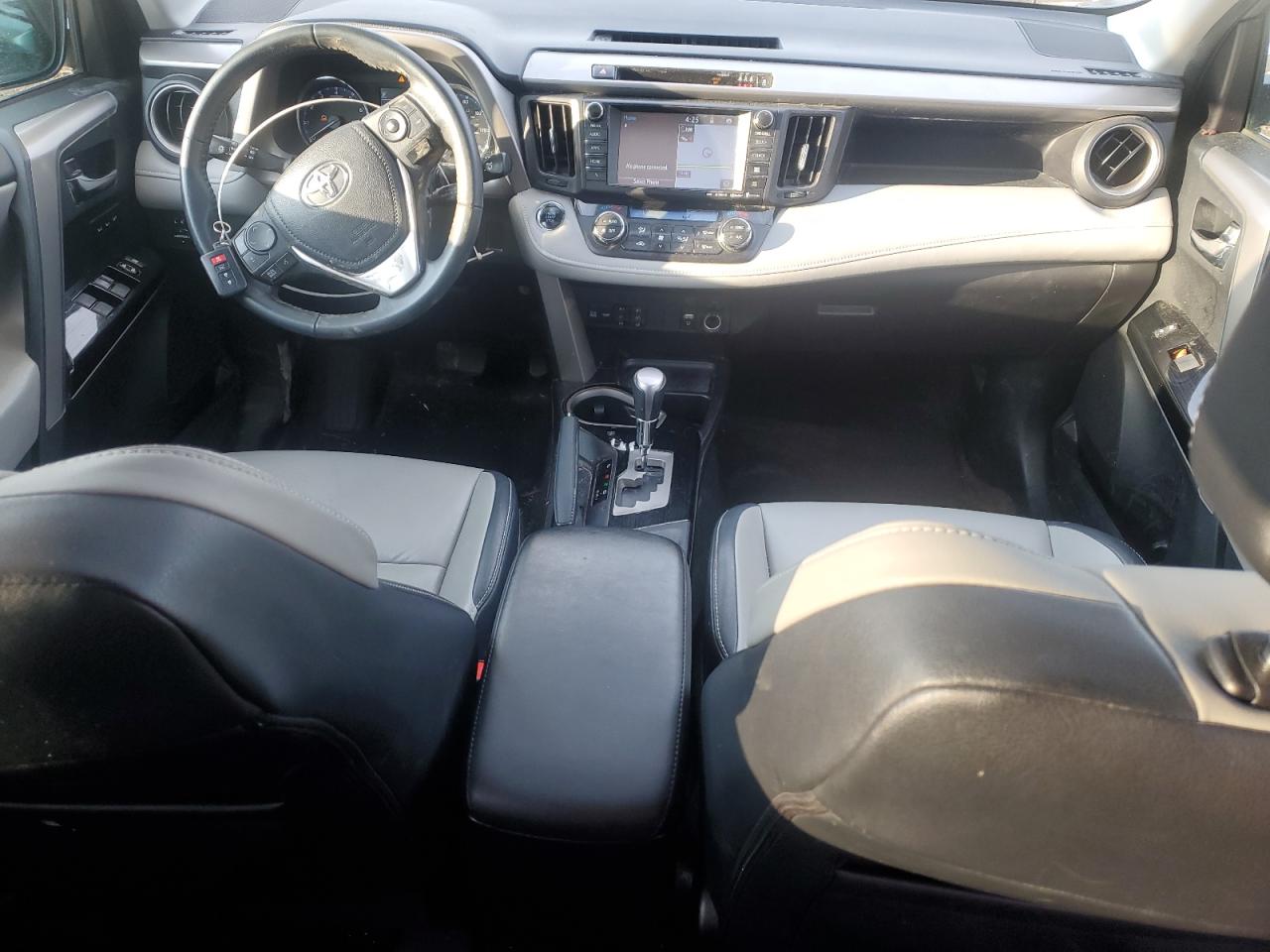 2018 Toyota RAV 4 - Image 8