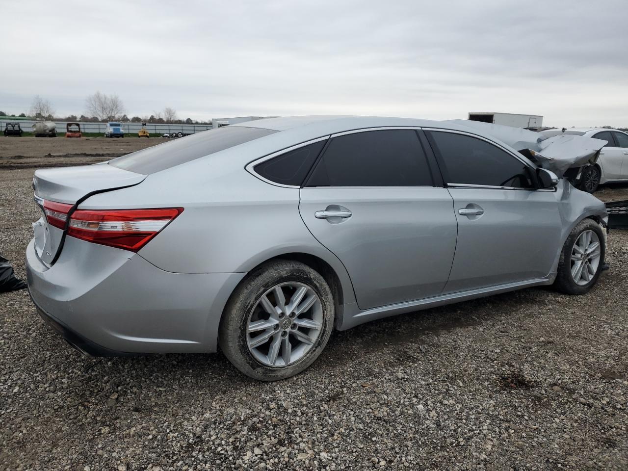 2013 Toyota Avalon - Image 3