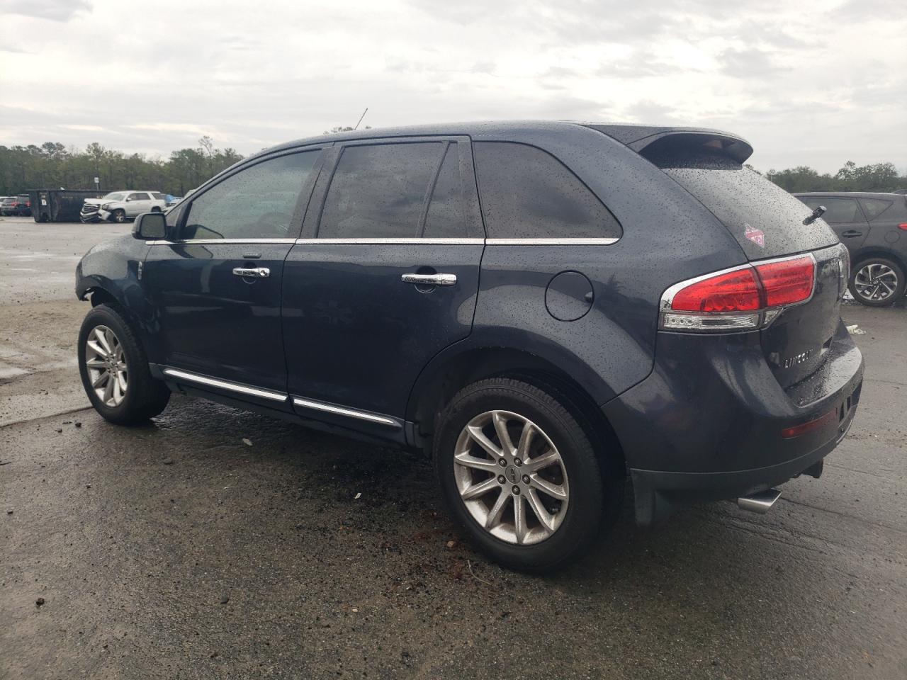 2013 Lincoln MKX - Image 2