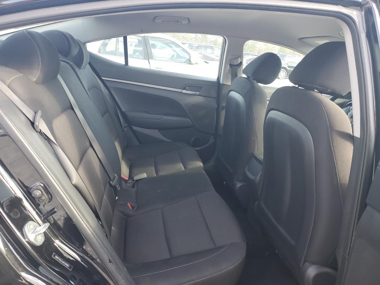 2018 Hyundai Elantra - Image 10