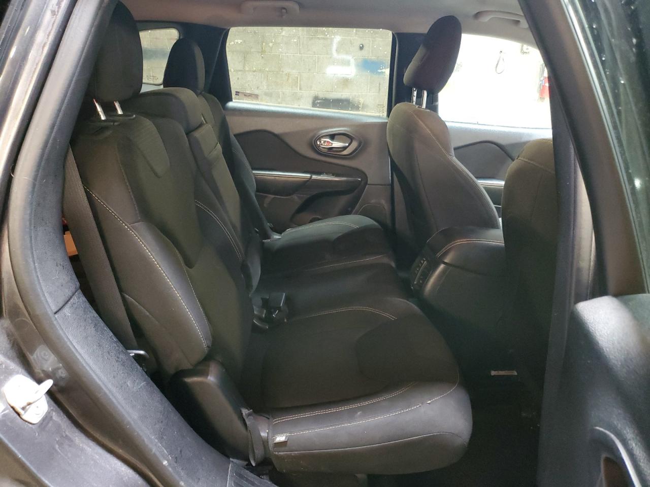 2015 Jeep Grand Cherokee - Image 11