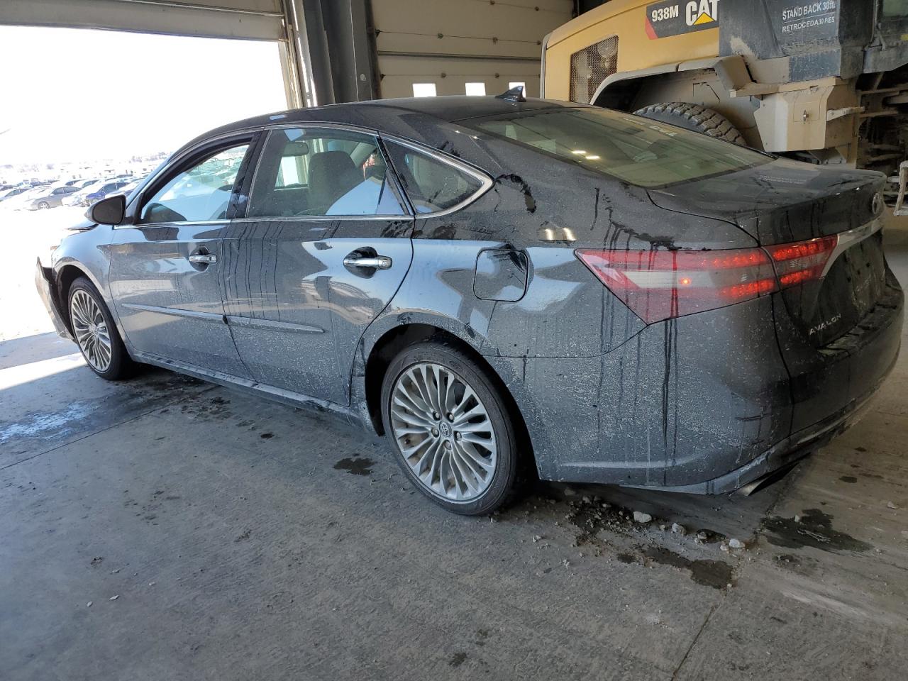2016 Toyota Avalon - Image 2
