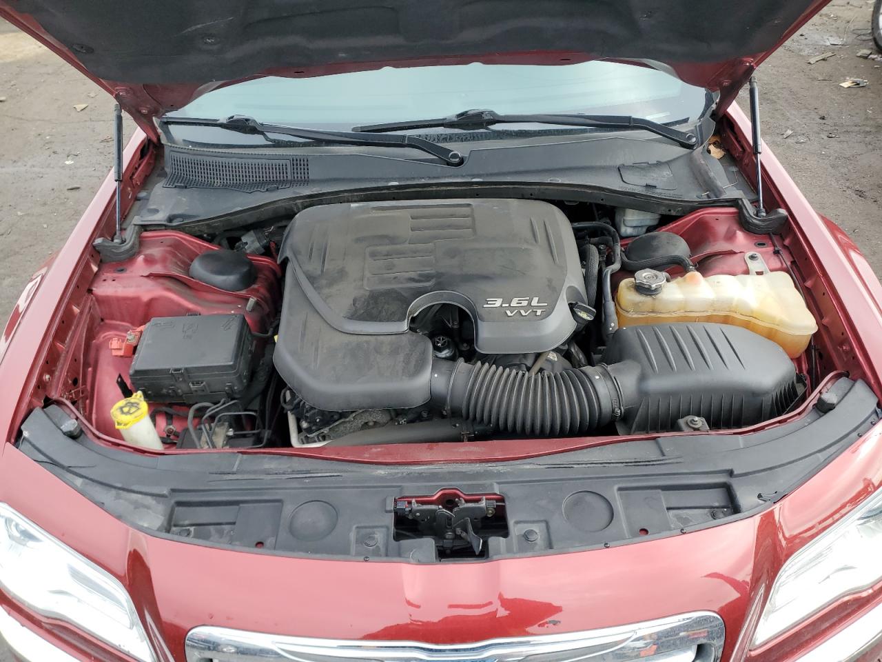 2014 Chrysler 300 - Image 11