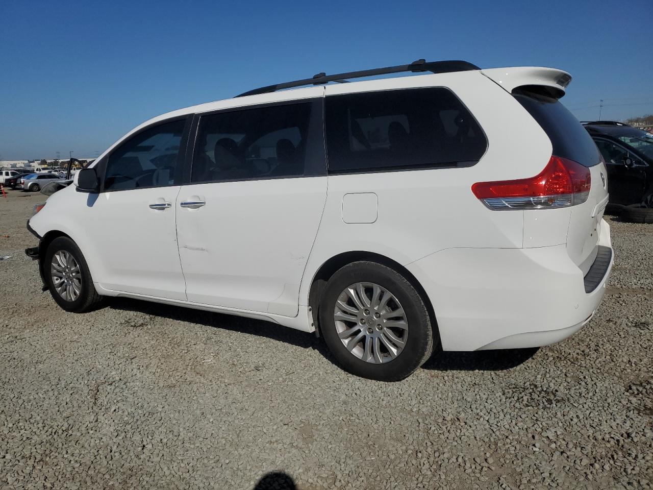 2011 Toyota Sienna - Image 2