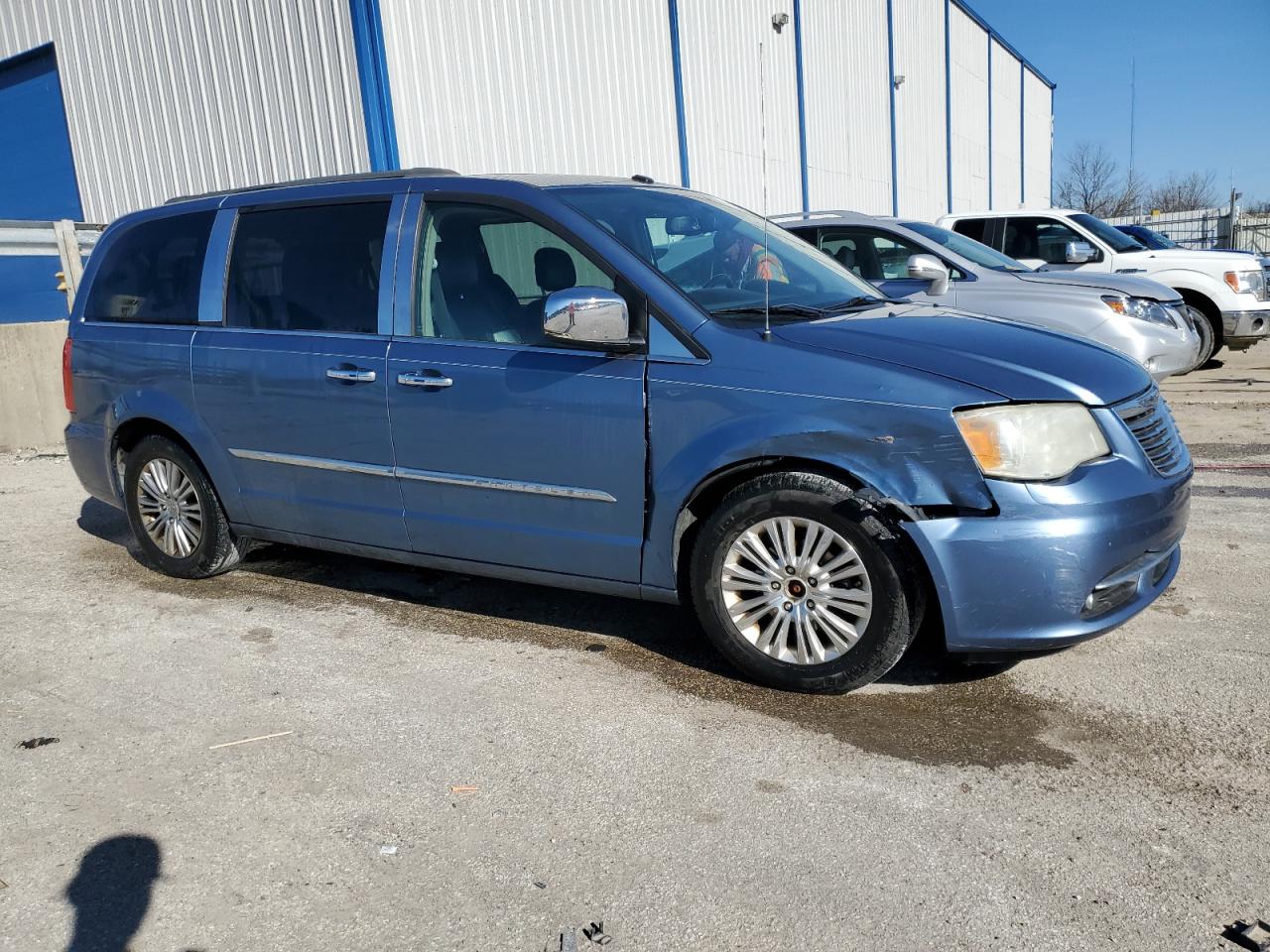 2011 Chrysler Town & Country - Image 4