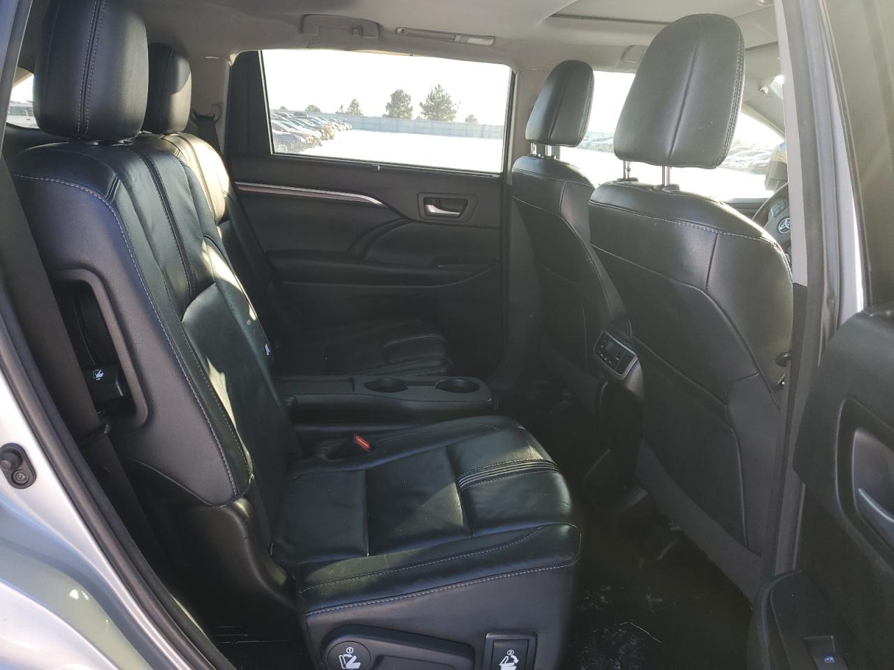 2017 Toyota Highlander - Image 12