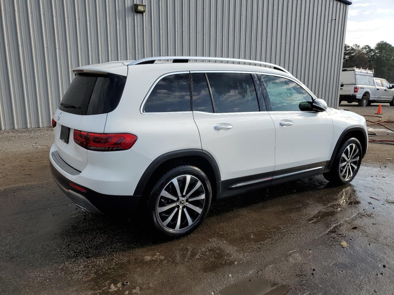 2022 Mercedes-Benz GLB - Image 3