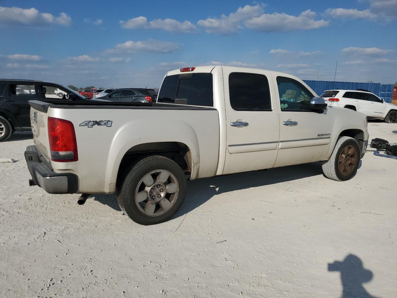 2011 GMC Sierra - Image 3
