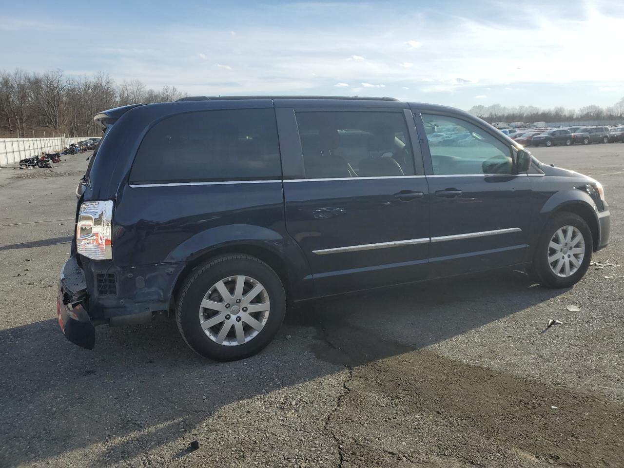 2013 Chrysler Town & Country - Image 3
