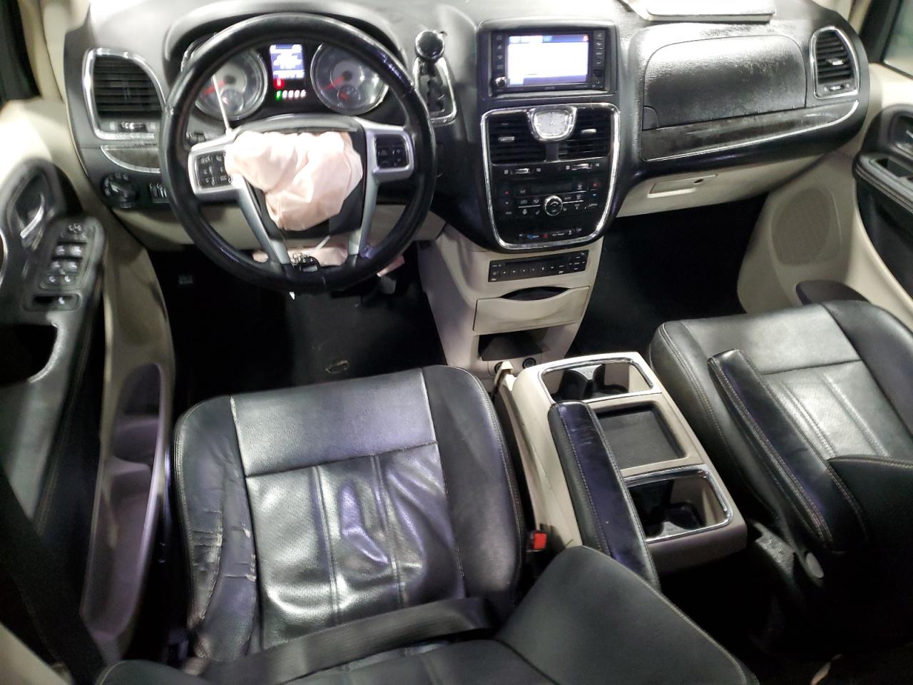2012 Chrysler Town & Country - Image 8