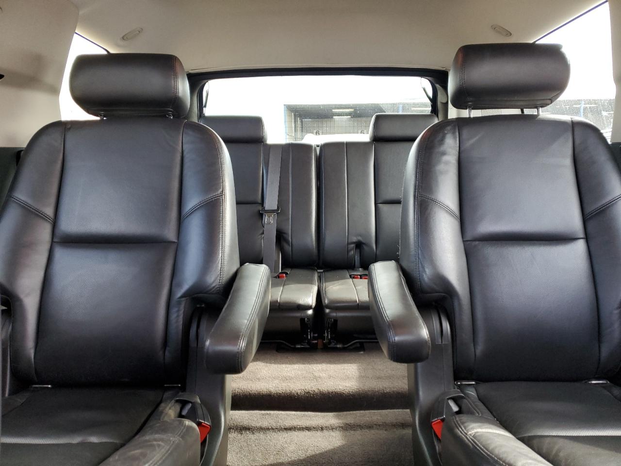 2010 Cadillac Escalade - Image 10