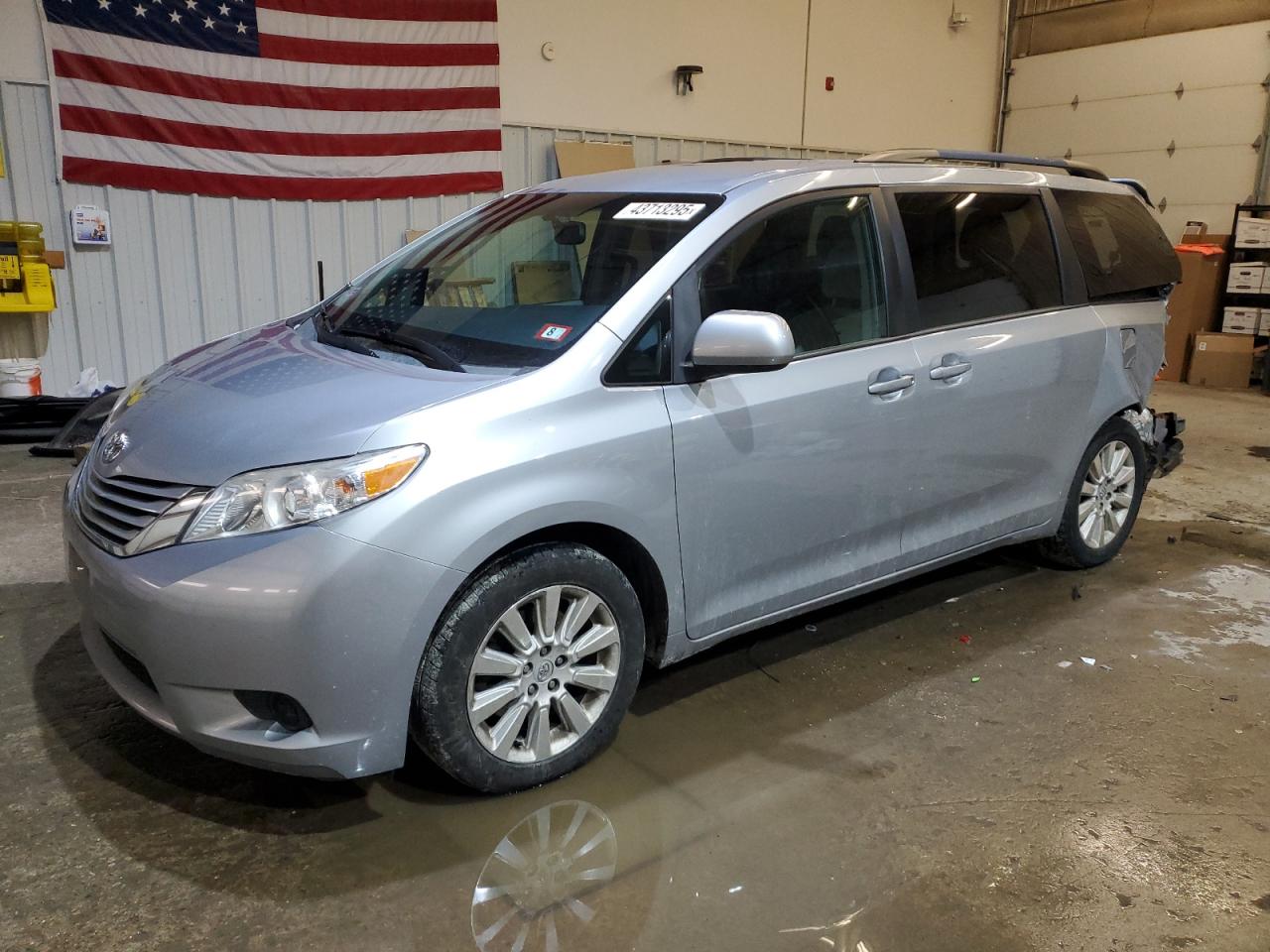 2015 Toyota Sienna - Image 1