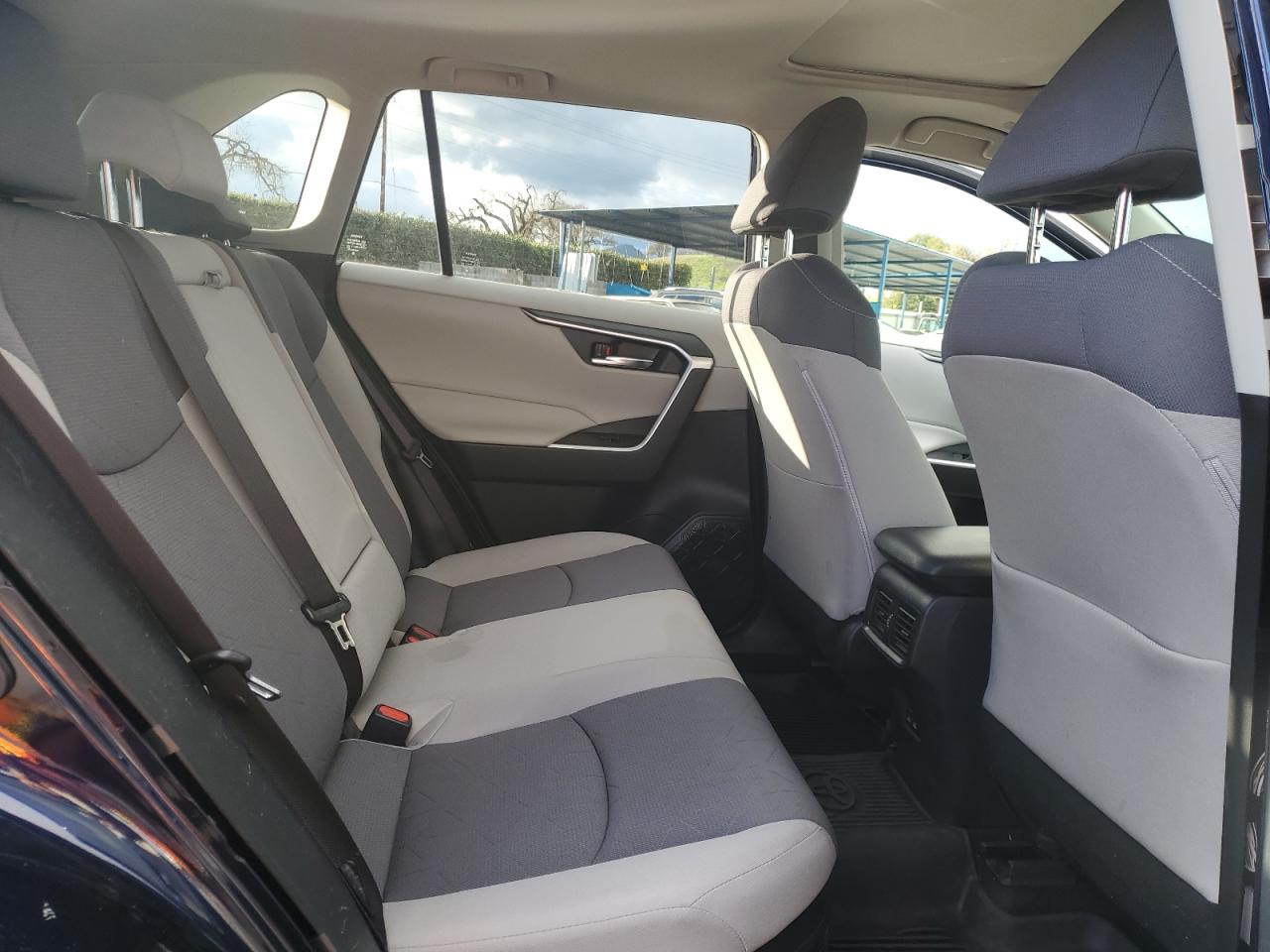 2023 Toyota RAV 4 - Image 12