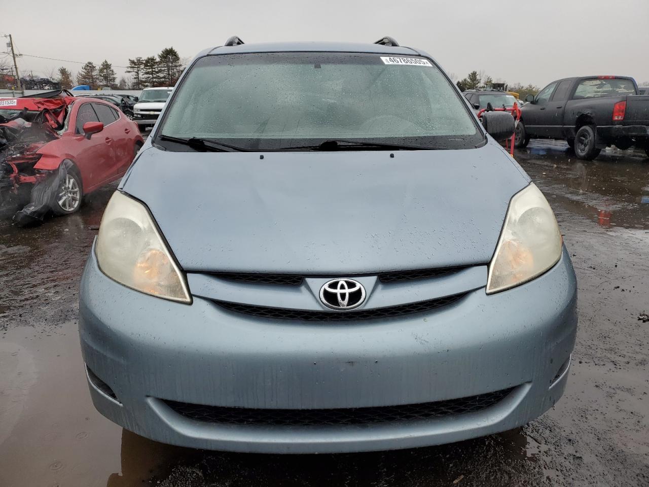2010 Toyota Sienna - Image 5