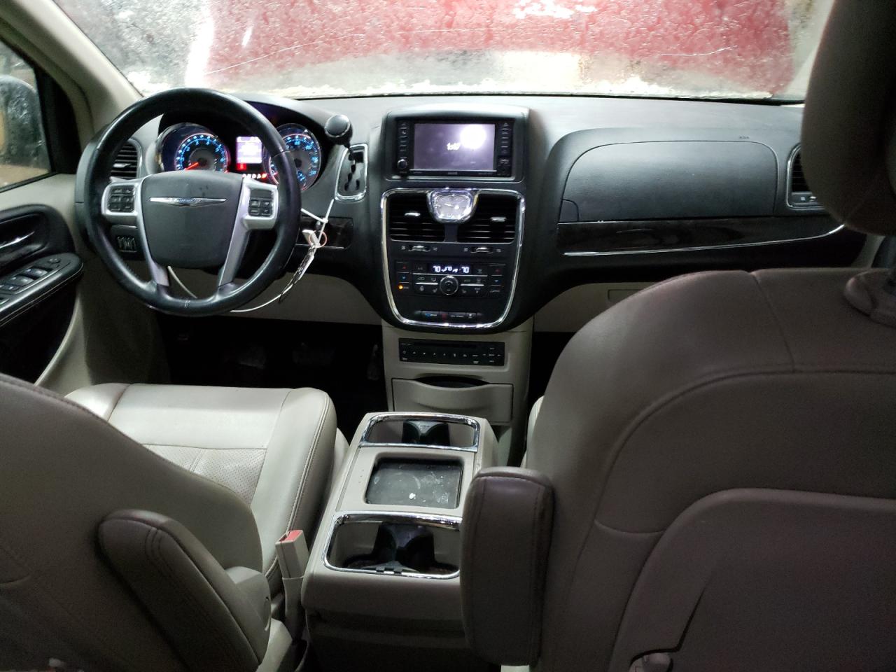 2012 Chrysler Town & Country - Image 8